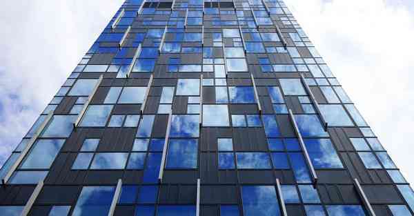 狂妄自大的智能机器人