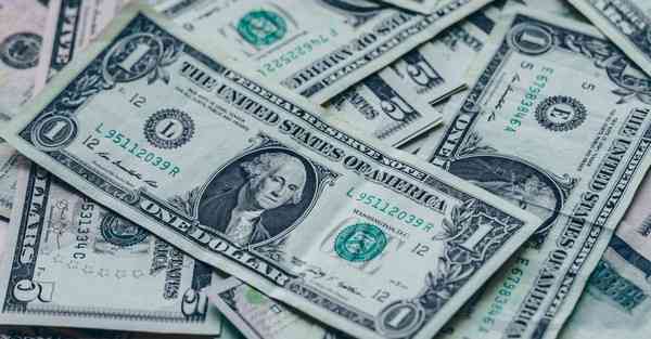 AI绘画矢量插画风格（AI绘画冲击下还建议学插画吗）