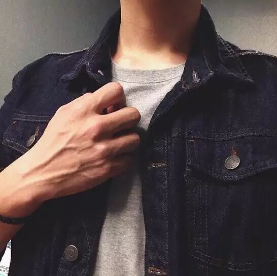苗筠初飞